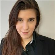 Diplomata liceo Linguistico, Laureata in Arti Visive offre lezioni private